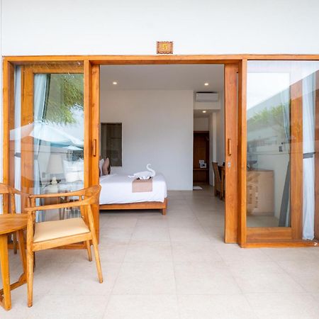 Amp Beach House Toyapakeh Exterior photo